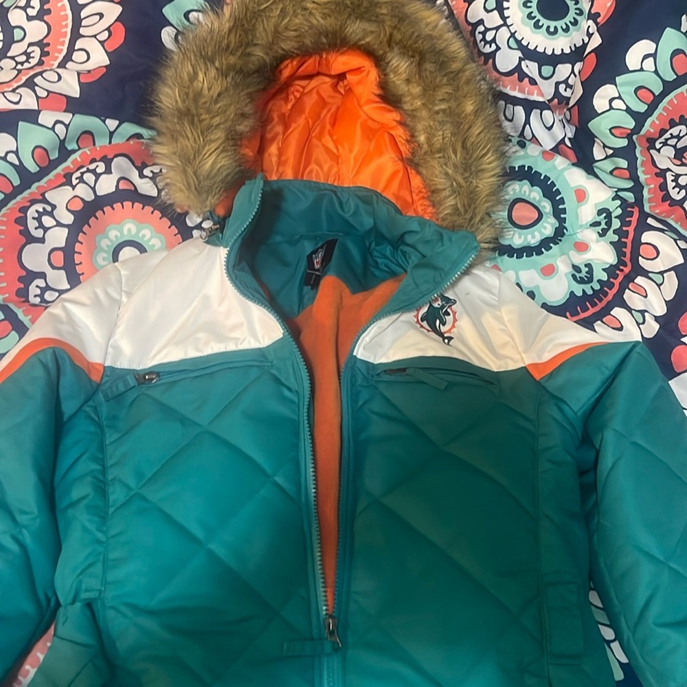 NFL Women’s Dolphins Coat w/fur trim. 4 Zippered pockets & two inside pockets